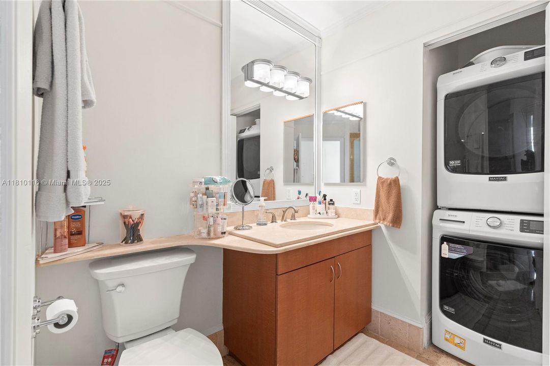 На продажу: $2,590,000 (2 спален, 2 ванн, 1350 Квадратных фут)