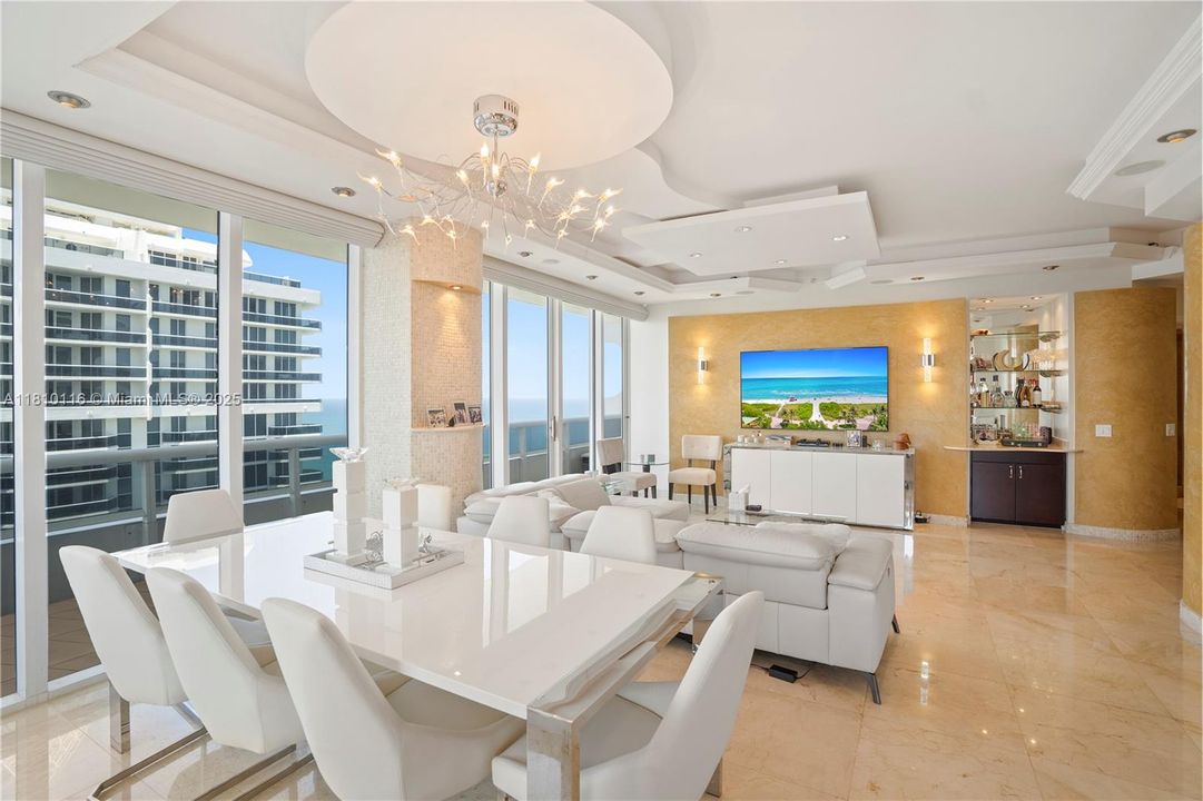 На продажу: $2,590,000 (2 спален, 2 ванн, 1350 Квадратных фут)