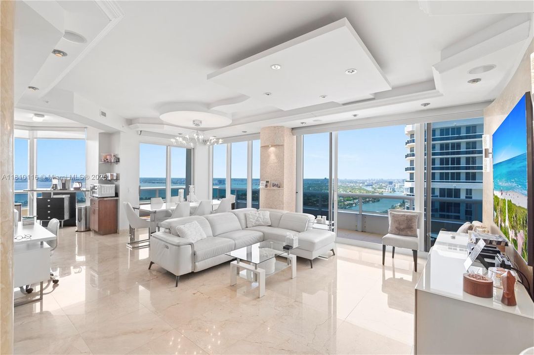 На продажу: $2,590,000 (2 спален, 2 ванн, 1350 Квадратных фут)