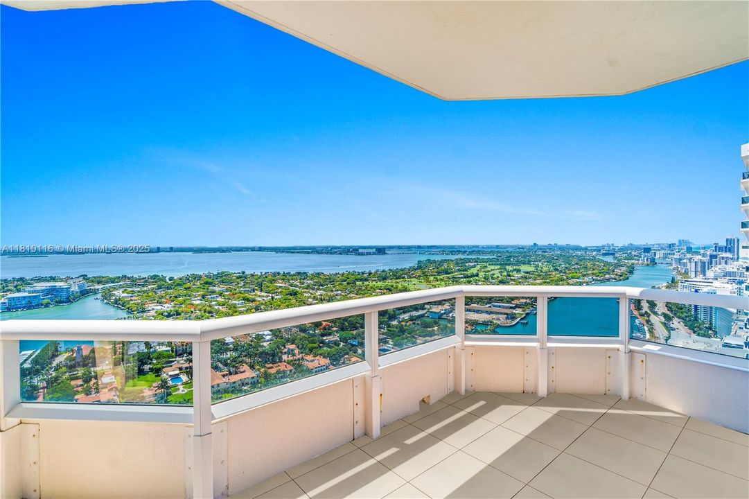 На продажу: $2,590,000 (2 спален, 2 ванн, 1350 Квадратных фут)