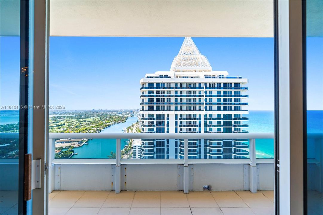 На продажу: $2,590,000 (2 спален, 2 ванн, 1350 Квадратных фут)