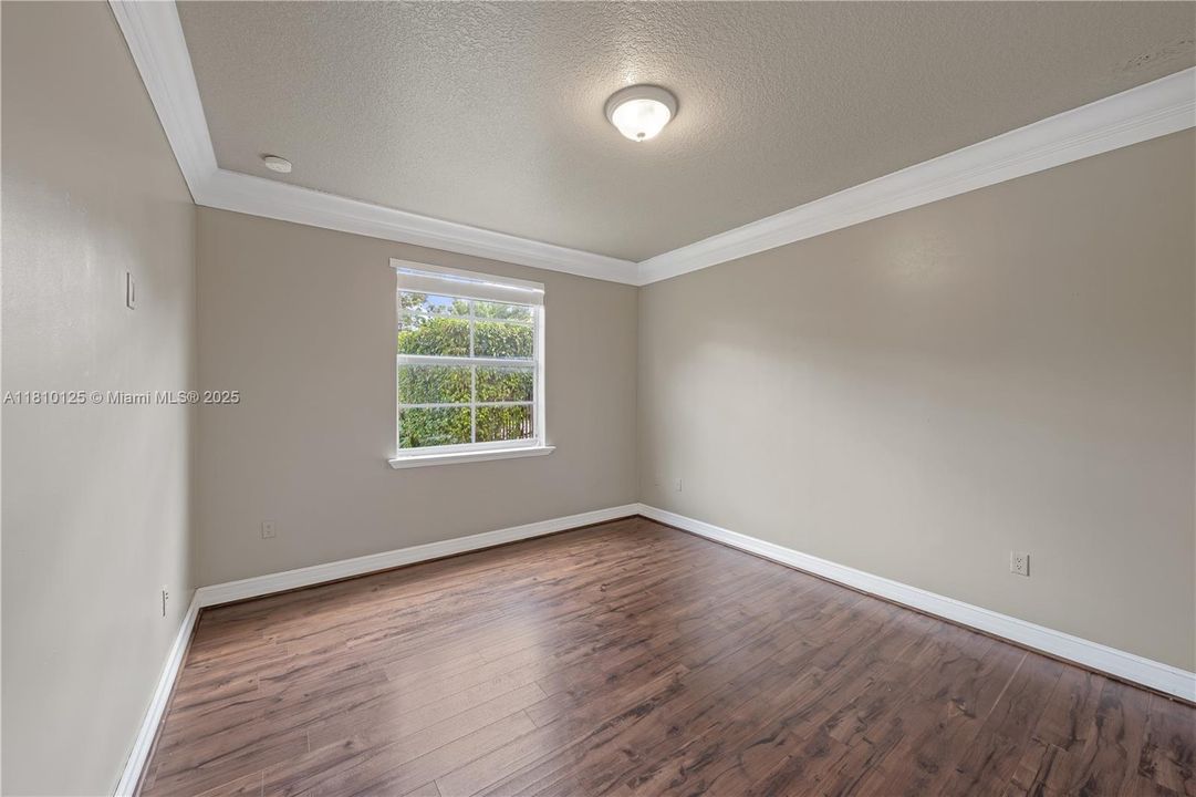 合同活跃: $1,524,999 (4 贝兹, 3 浴室, 4093 平方英尺)