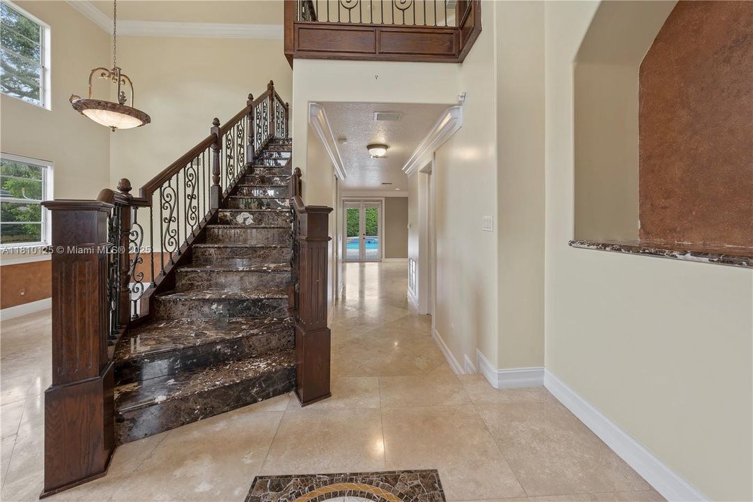 合同活跃: $1,524,999 (4 贝兹, 3 浴室, 4093 平方英尺)