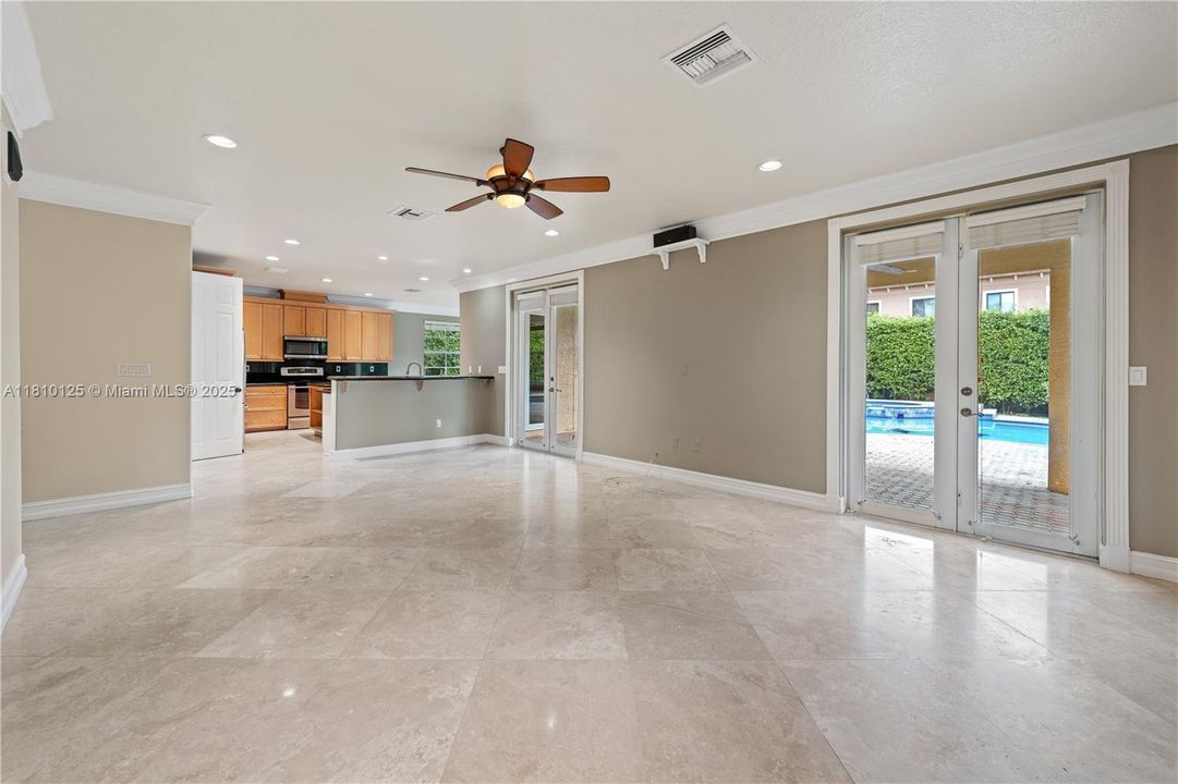 合同活跃: $1,524,999 (4 贝兹, 3 浴室, 4093 平方英尺)