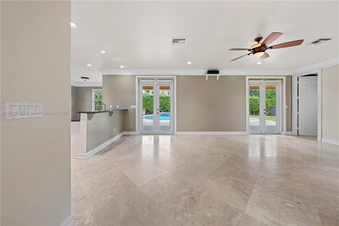 合同活跃: $1,524,999 (4 贝兹, 3 浴室, 4093 平方英尺)