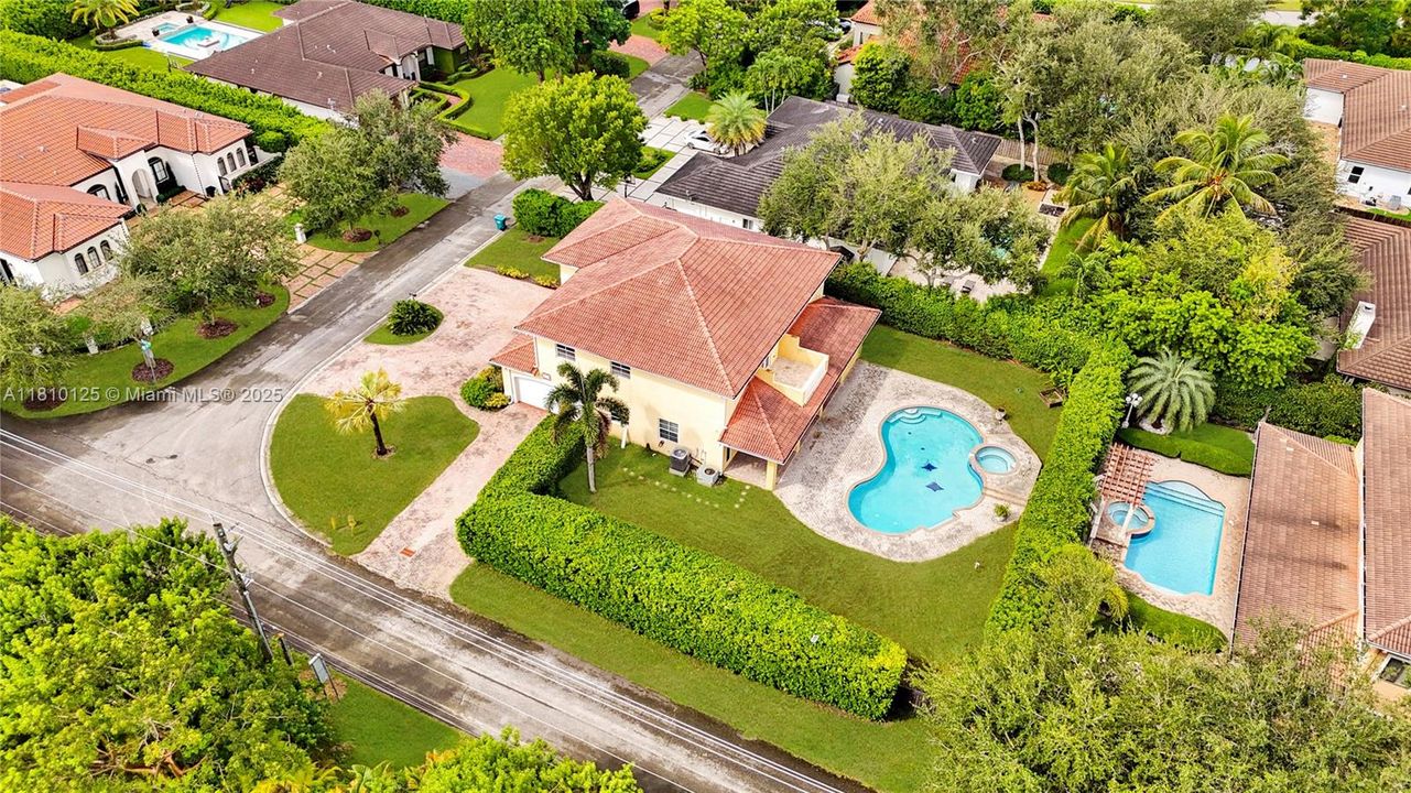 合同活跃: $1,524,999 (4 贝兹, 3 浴室, 4093 平方英尺)