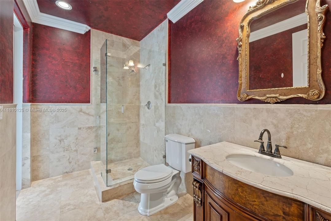 合同活跃: $1,524,999 (4 贝兹, 3 浴室, 4093 平方英尺)