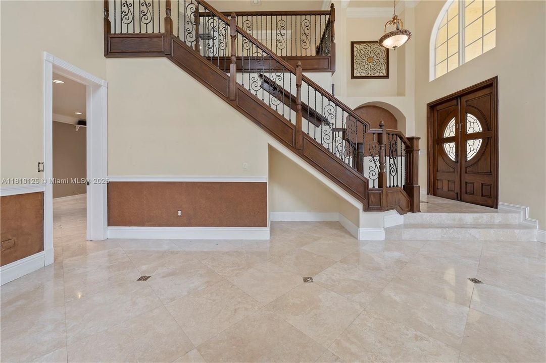 合同活跃: $1,524,999 (4 贝兹, 3 浴室, 4093 平方英尺)