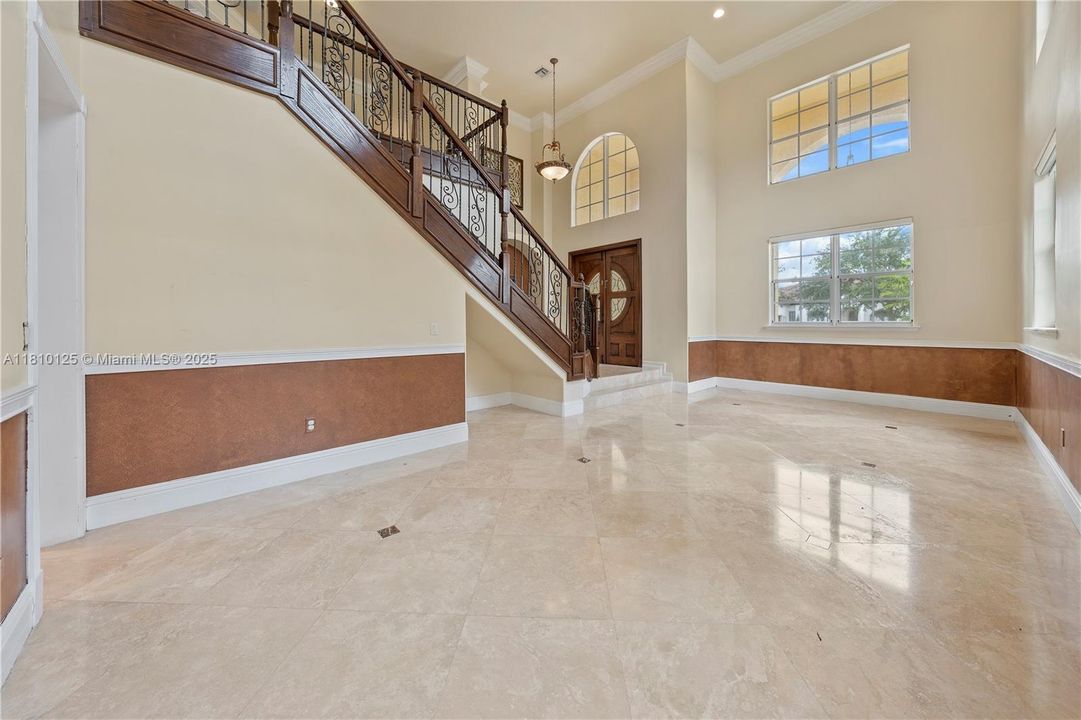 合同活跃: $1,524,999 (4 贝兹, 3 浴室, 4093 平方英尺)