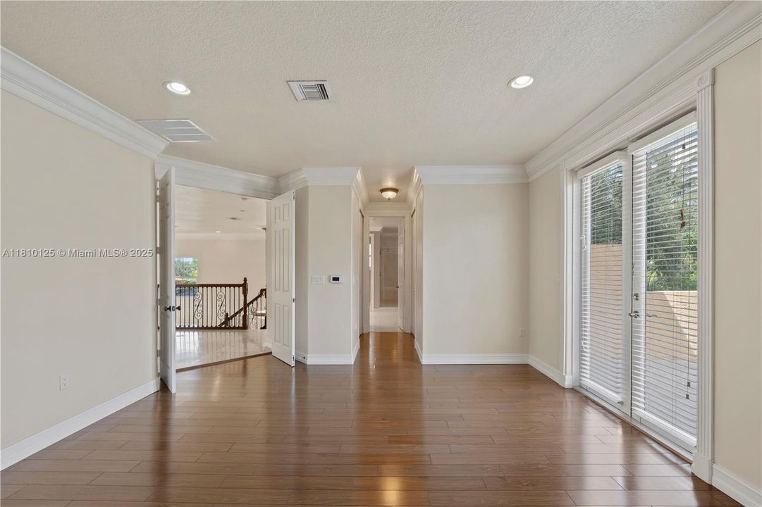 合同活跃: $1,524,999 (4 贝兹, 3 浴室, 4093 平方英尺)