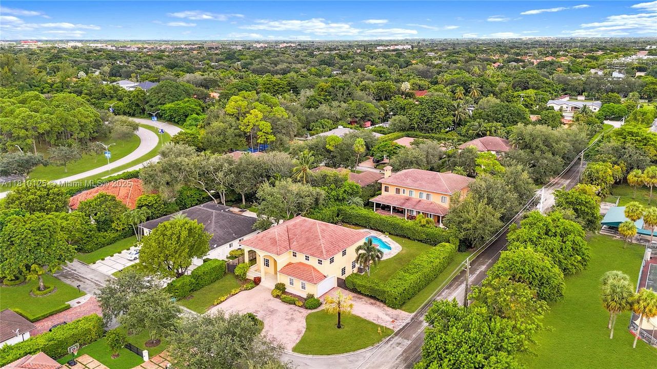 合同活跃: $1,524,999 (4 贝兹, 3 浴室, 4093 平方英尺)