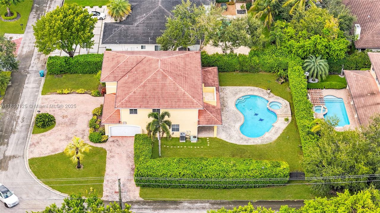 合同活跃: $1,524,999 (4 贝兹, 3 浴室, 4093 平方英尺)