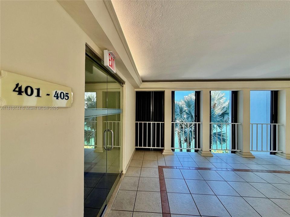 待售: $368,000 (1 贝兹, 1 浴室, 1000 平方英尺)