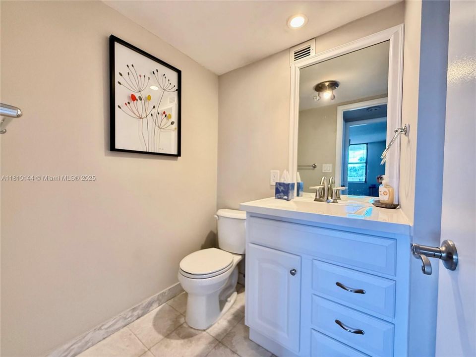 待售: $368,000 (1 贝兹, 1 浴室, 1000 平方英尺)