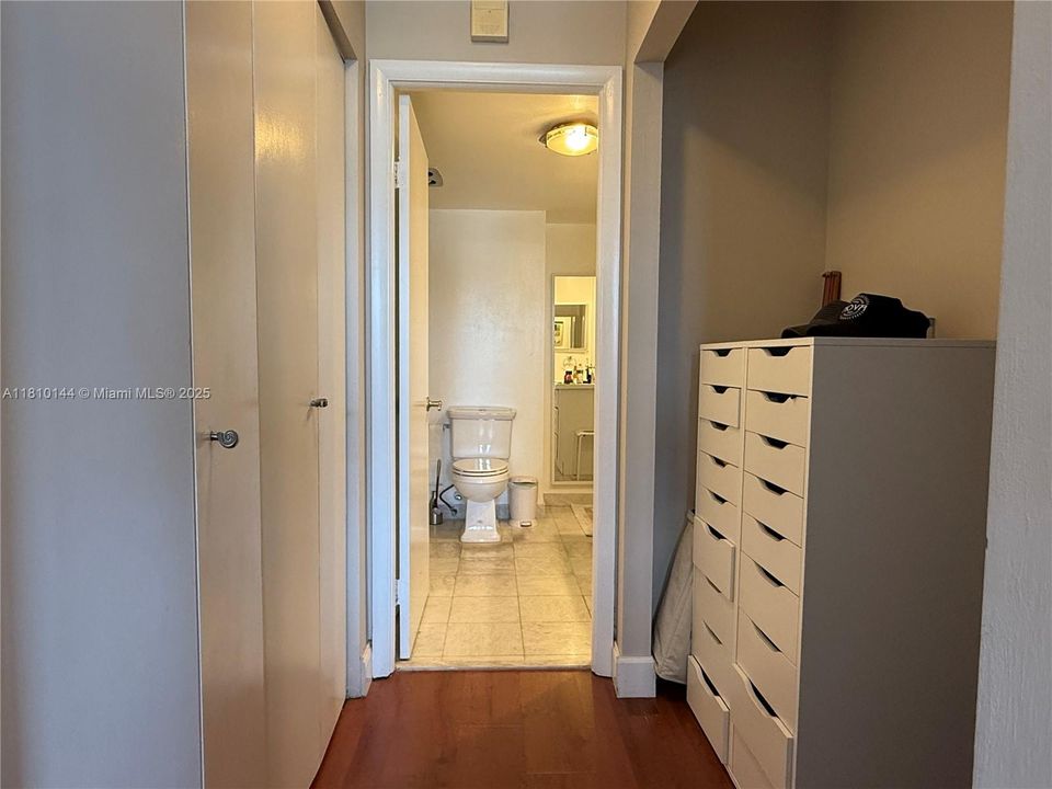 待售: $368,000 (1 贝兹, 1 浴室, 1000 平方英尺)