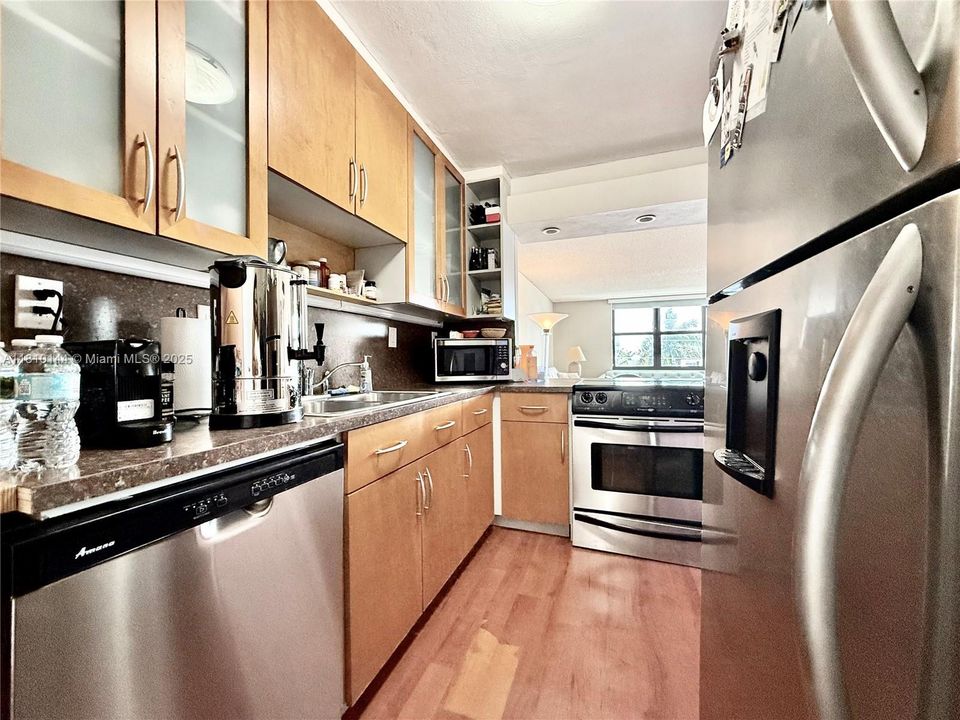 待售: $368,000 (1 贝兹, 1 浴室, 1000 平方英尺)