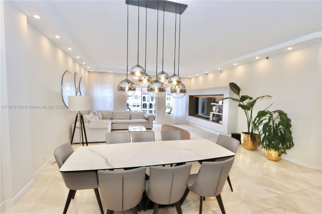 En Venta: $795,000 (2 camas, 2 baños, 1820 Pies cuadrados)