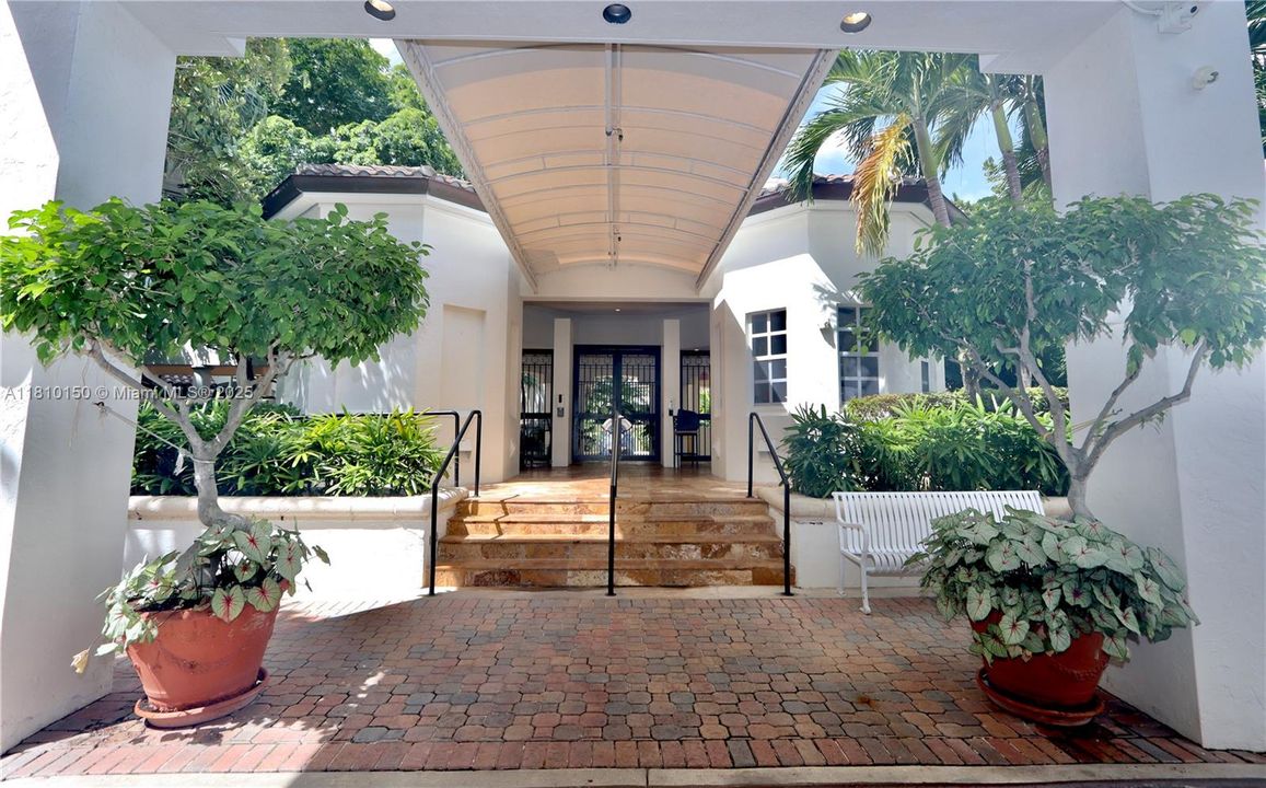 En Venta: $795,000 (2 camas, 2 baños, 1820 Pies cuadrados)