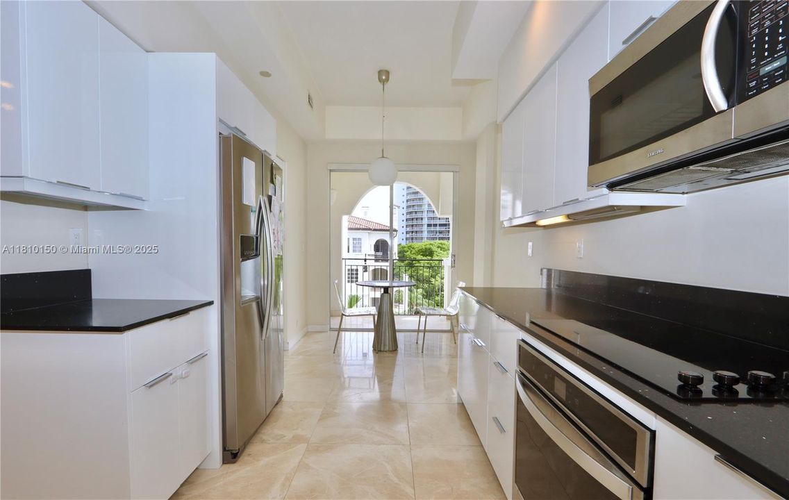 En Venta: $795,000 (2 camas, 2 baños, 1820 Pies cuadrados)