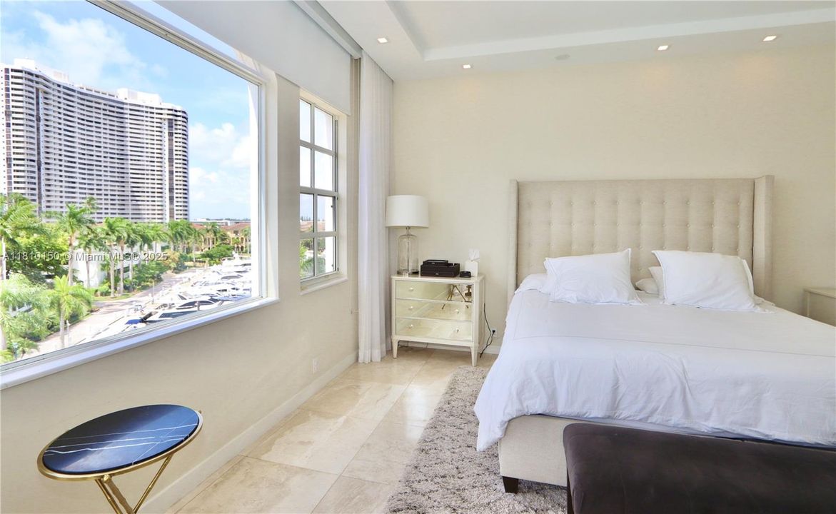 En Venta: $795,000 (2 camas, 2 baños, 1820 Pies cuadrados)