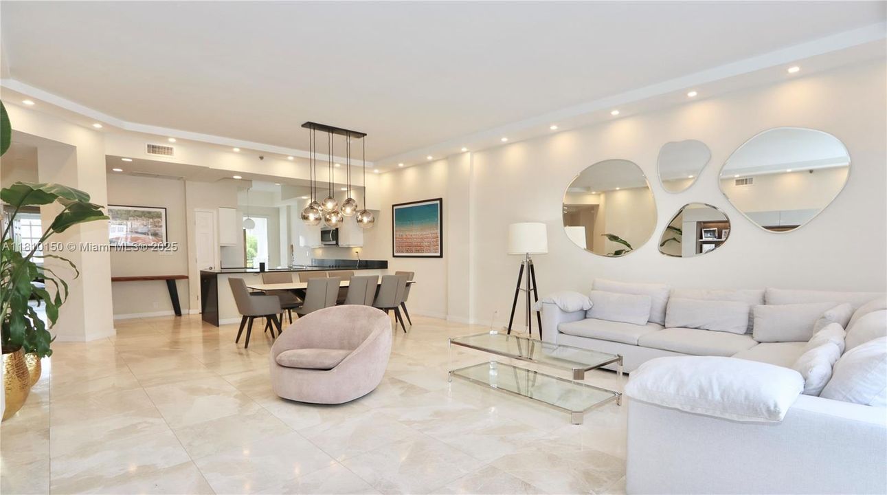 En Venta: $795,000 (2 camas, 2 baños, 1820 Pies cuadrados)