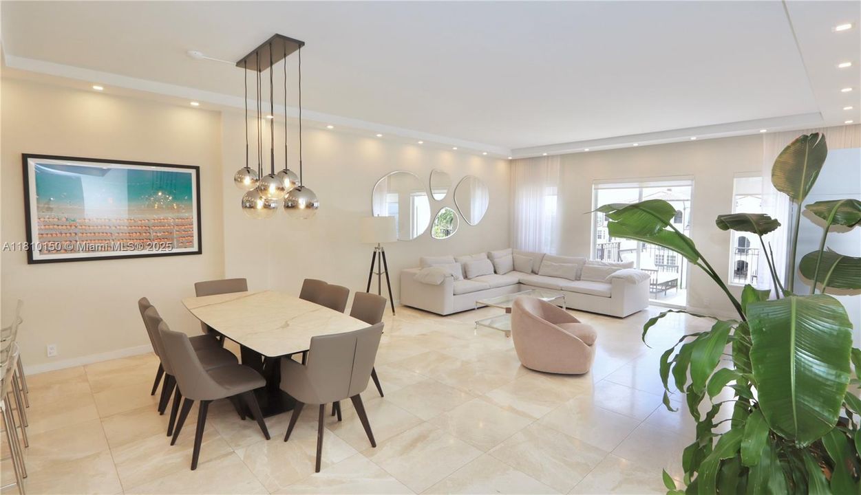 En Venta: $795,000 (2 camas, 2 baños, 1820 Pies cuadrados)