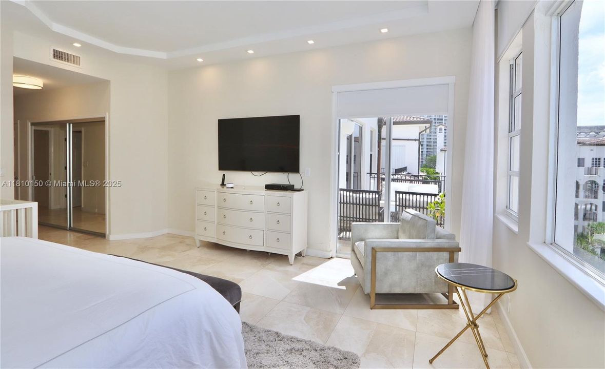 En Venta: $795,000 (2 camas, 2 baños, 1820 Pies cuadrados)