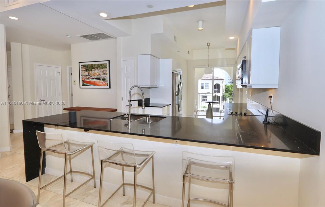 En Venta: $795,000 (2 camas, 2 baños, 1820 Pies cuadrados)