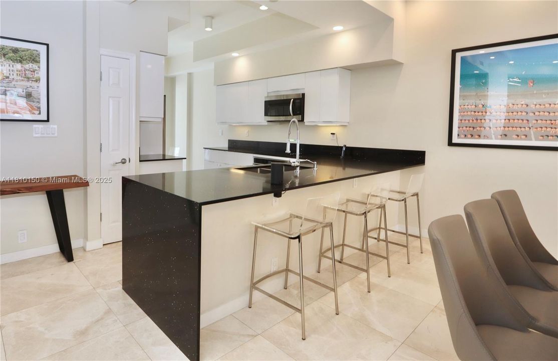 En Venta: $795,000 (2 camas, 2 baños, 1820 Pies cuadrados)