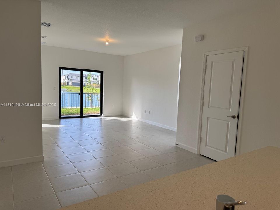 Recientemente alquilado: $4,200 (3 camas, 2 baños, 1854 Pies cuadrados)