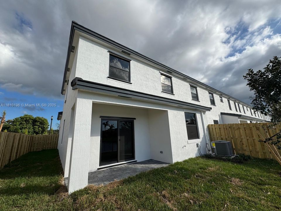 Recientemente alquilado: $4,200 (3 camas, 2 baños, 1854 Pies cuadrados)