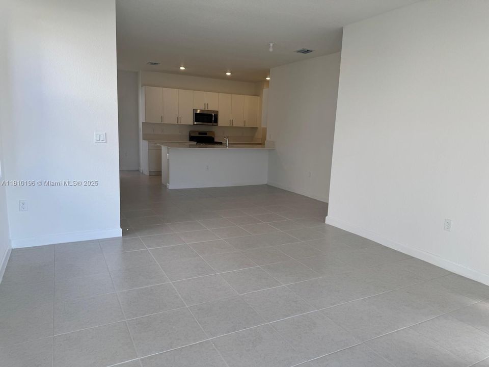 Recientemente alquilado: $4,200 (3 camas, 2 baños, 1854 Pies cuadrados)