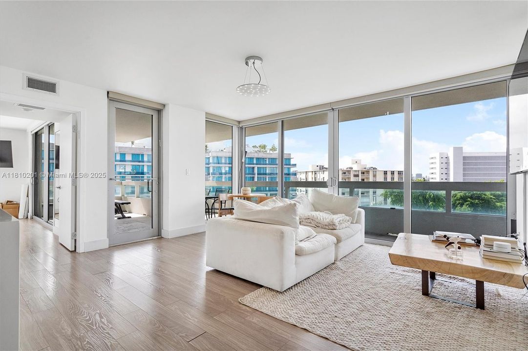 На продажу: $685,000 (2 спален, 2 ванн, 1150 Квадратных фут)