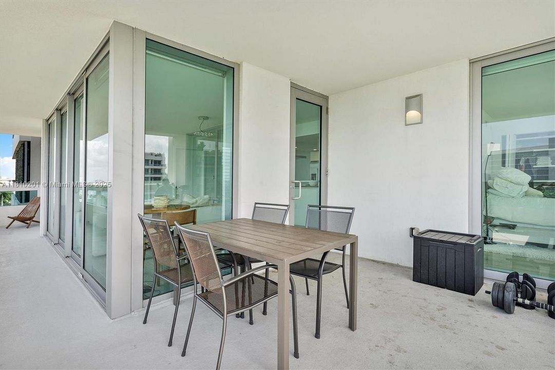 На продажу: $685,000 (2 спален, 2 ванн, 1150 Квадратных фут)