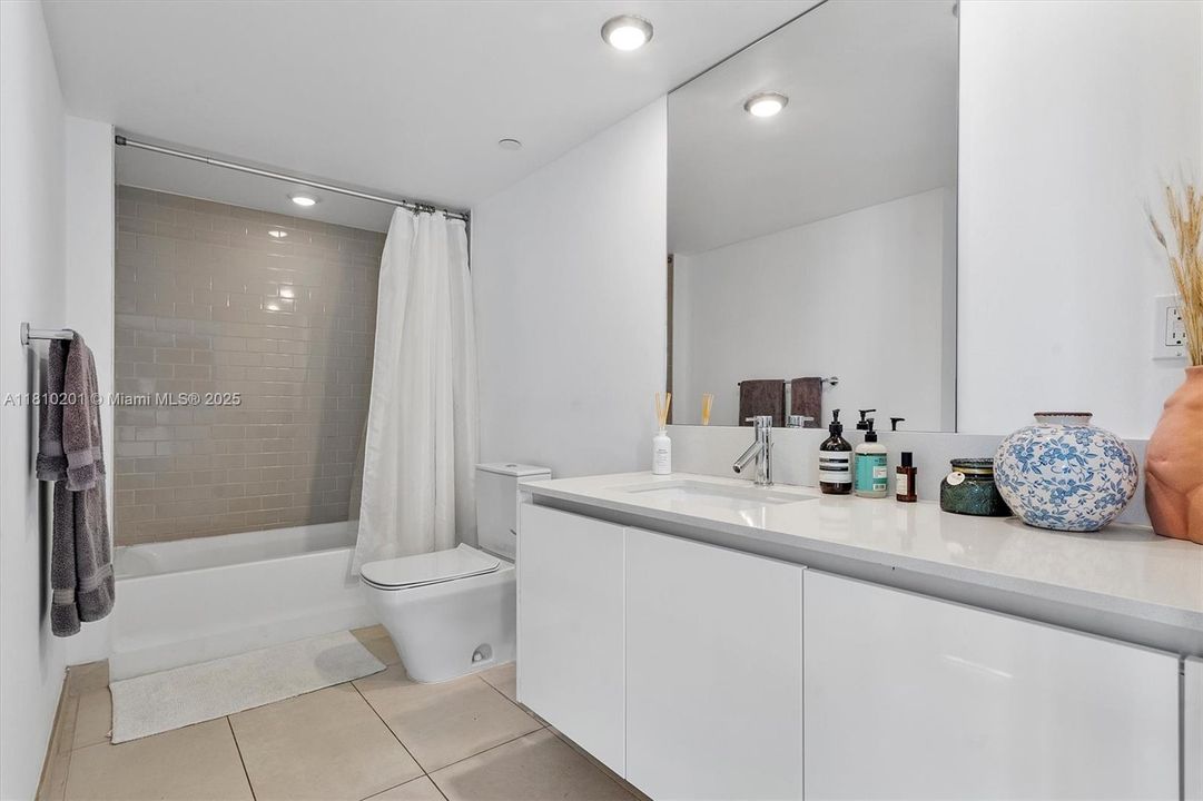 На продажу: $685,000 (2 спален, 2 ванн, 1150 Квадратных фут)