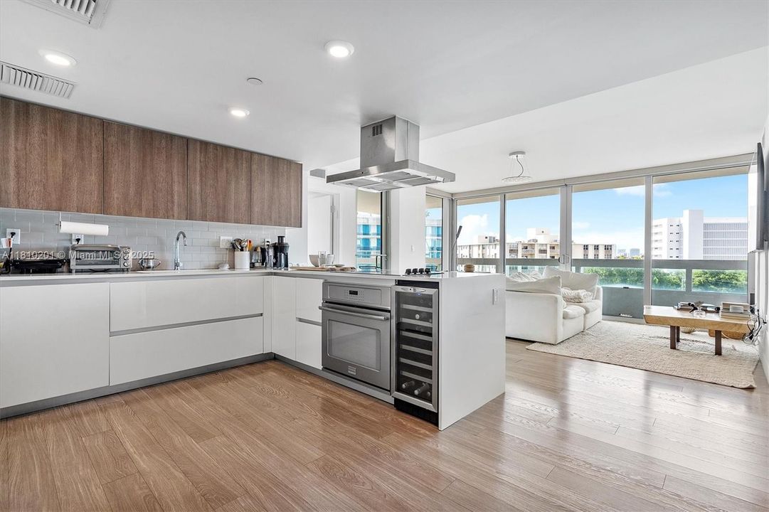 На продажу: $685,000 (2 спален, 2 ванн, 1150 Квадратных фут)