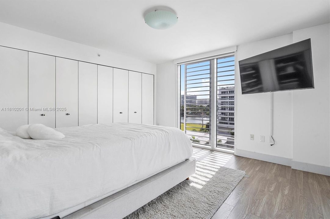 На продажу: $685,000 (2 спален, 2 ванн, 1150 Квадратных фут)