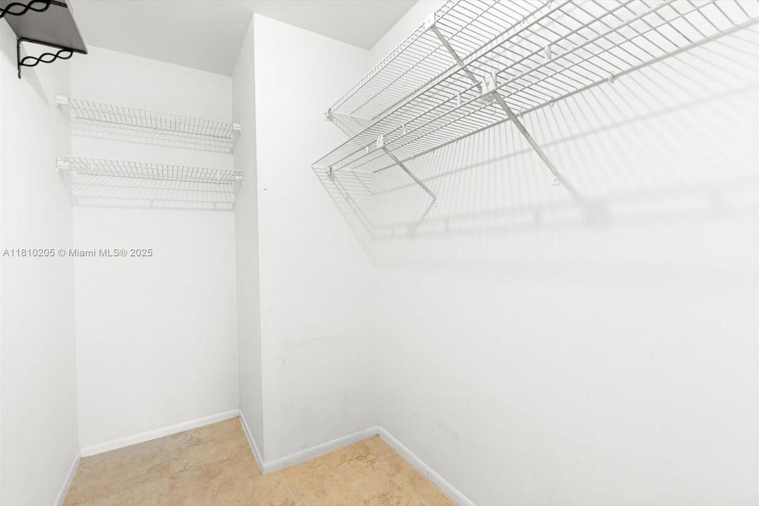 Activo con contrato: $159,000 (2 camas, 2 baños, 1170 Pies cuadrados)