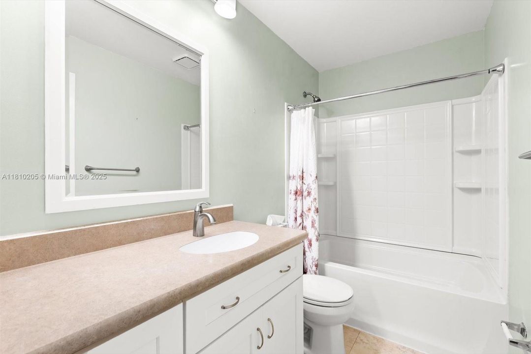 Activo con contrato: $159,000 (2 camas, 2 baños, 1170 Pies cuadrados)