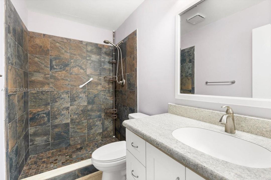 Activo con contrato: $159,000 (2 camas, 2 baños, 1170 Pies cuadrados)