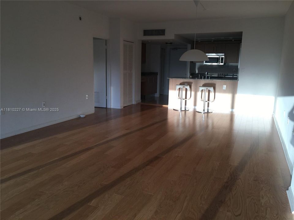 En Venta: $735,000 (1 camas, 1 baños, 896 Pies cuadrados)