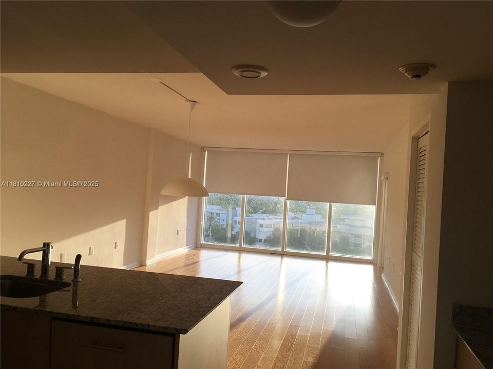 En Venta: $735,000 (1 camas, 1 baños, 896 Pies cuadrados)