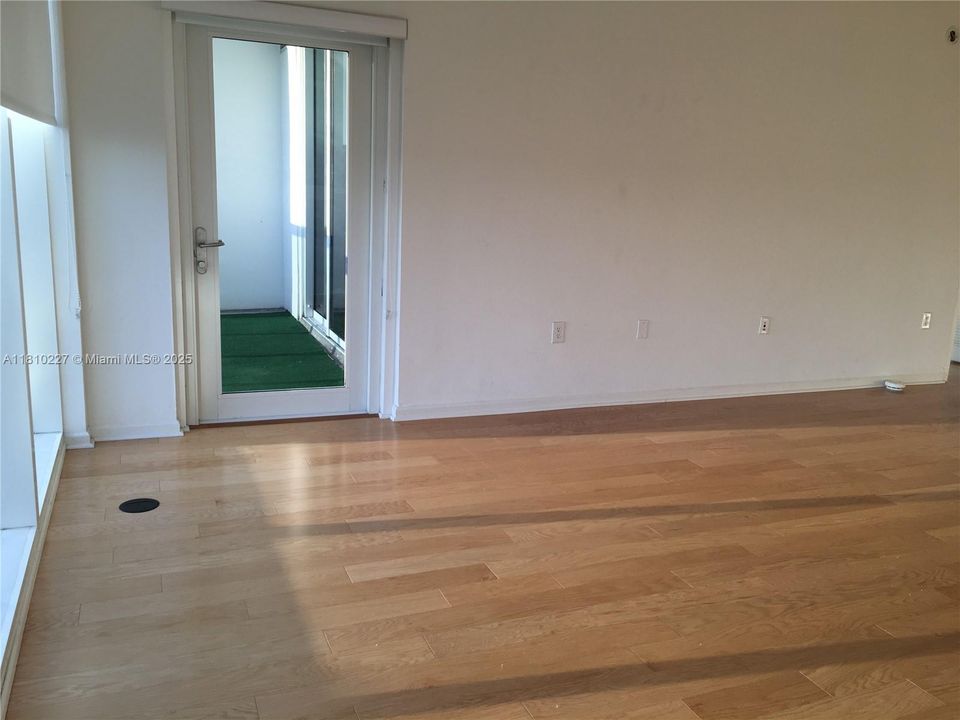 En Venta: $735,000 (1 camas, 1 baños, 896 Pies cuadrados)