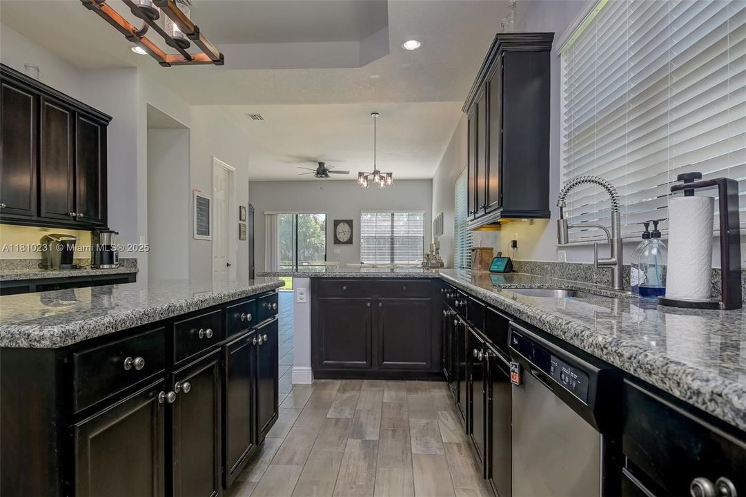 En Venta: $675,000 (4 camas, 3 baños, 4026 Pies cuadrados)