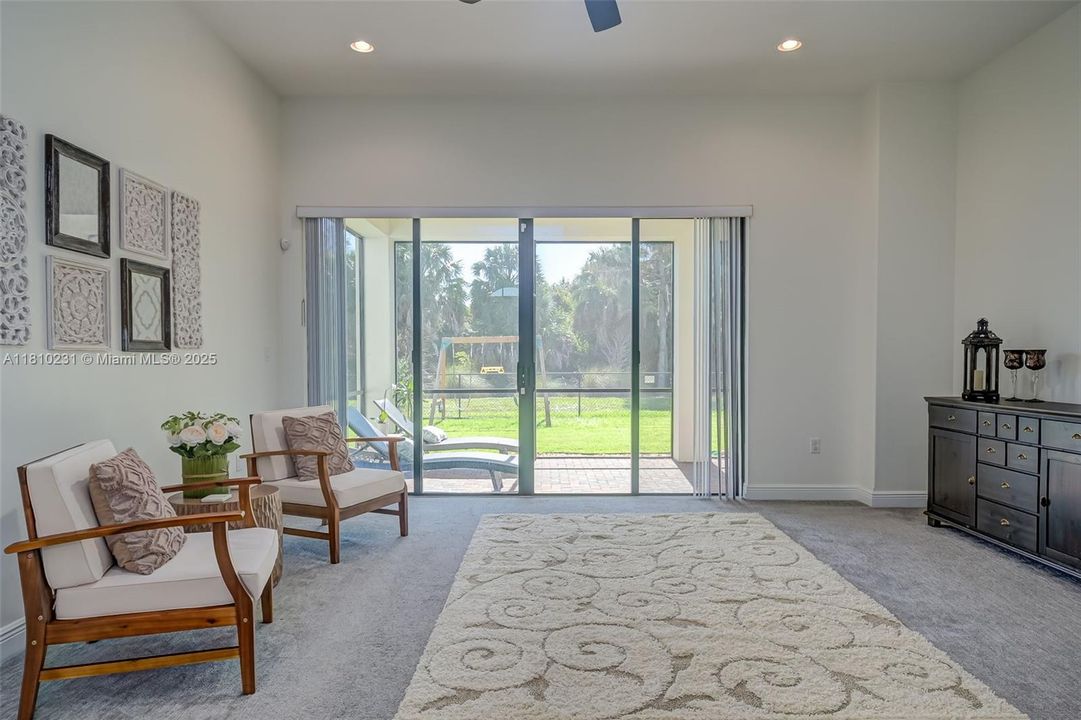 En Venta: $675,000 (4 camas, 3 baños, 4026 Pies cuadrados)