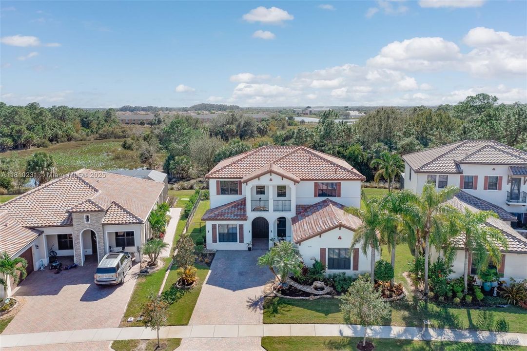 En Venta: $675,000 (4 camas, 3 baños, 4026 Pies cuadrados)