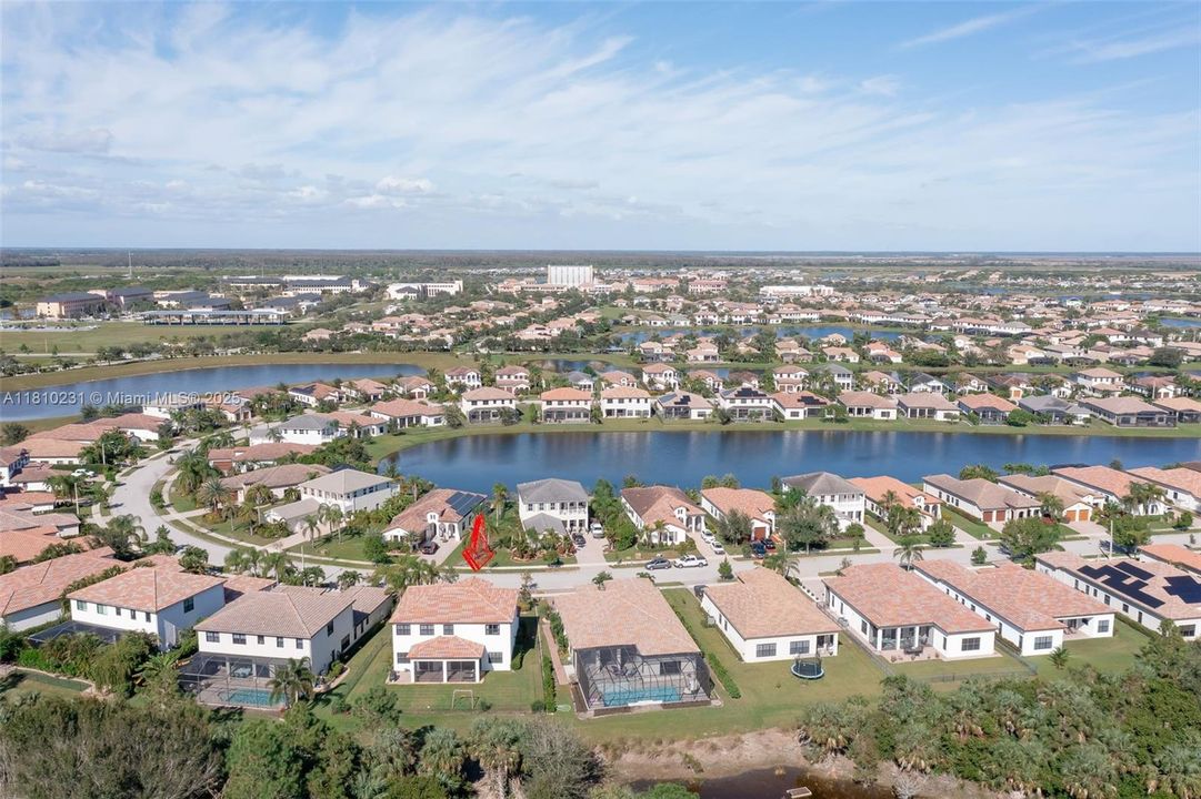 En Venta: $675,000 (4 camas, 3 baños, 4026 Pies cuadrados)