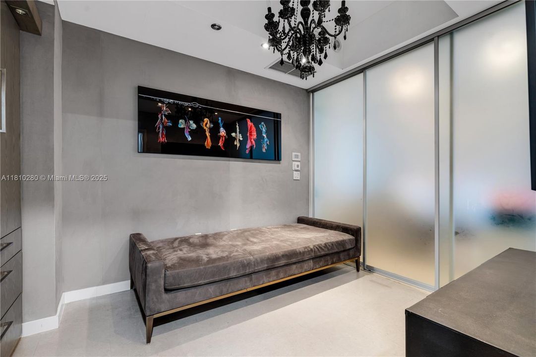 合同活跃: $1,735,000 (0 贝兹, 1 浴室, 699 平方英尺)