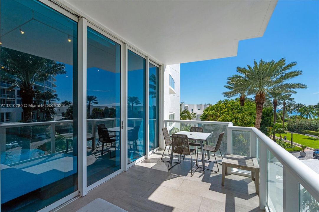 合同活跃: $1,735,000 (0 贝兹, 1 浴室, 699 平方英尺)