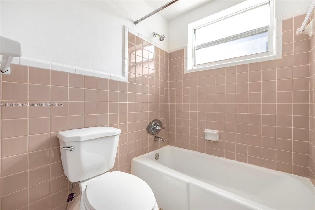 Recently Rented: $1,750 (1 beds, 1 baths, 0 Square Feet)